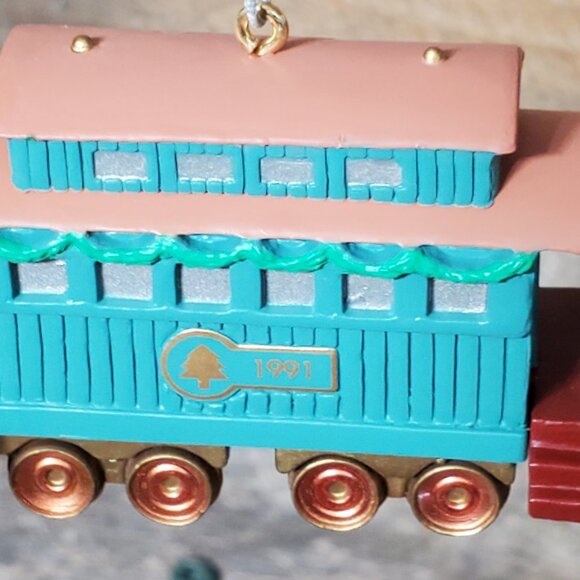 1991 Handcrafted Hallmark Keepsake Ornament - Claus & Co R.R. Passenger Car - Picture 4 of 5